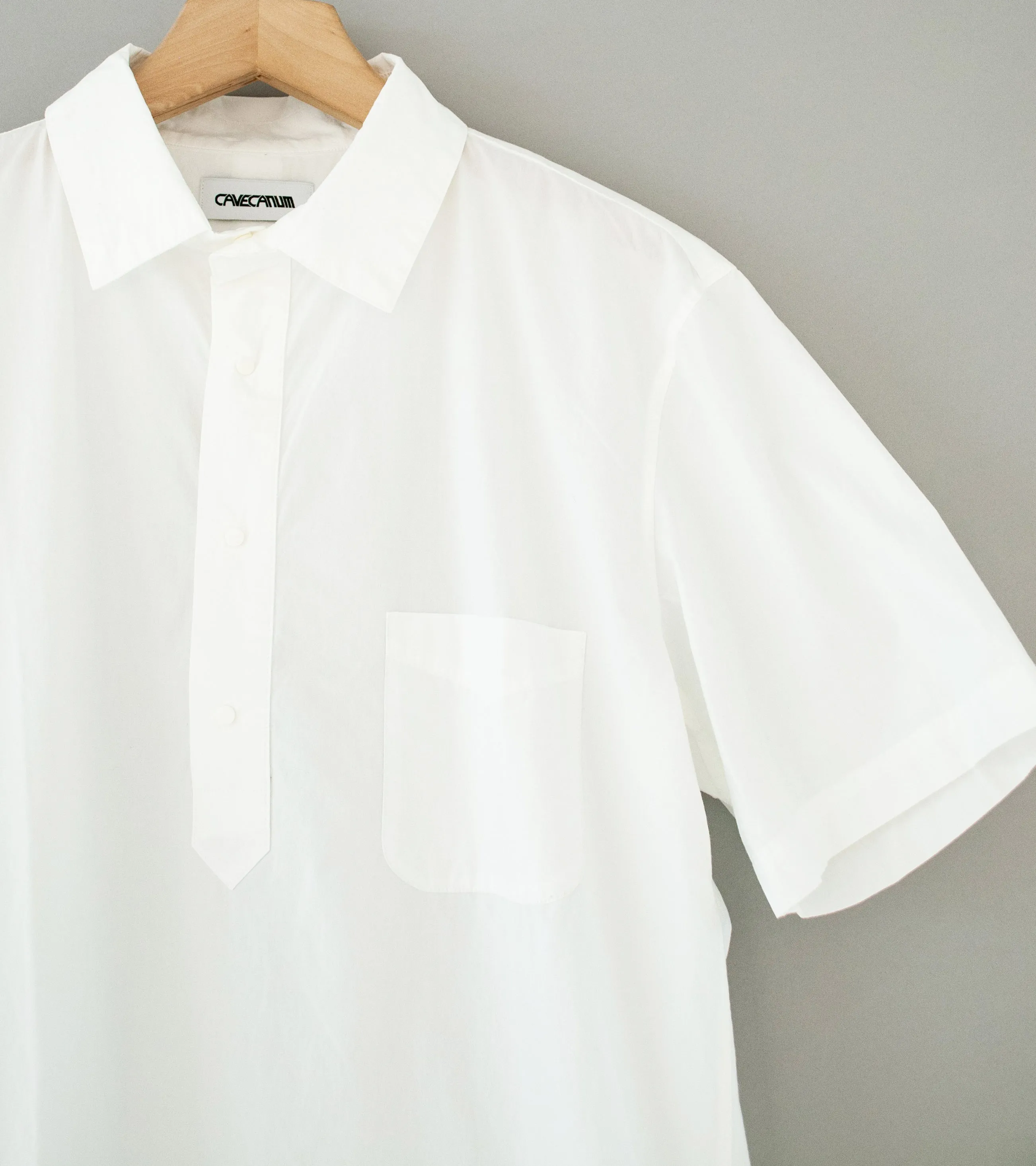 Cavecanum 'Short Sleeve Popover Shirt' (White Cotton)