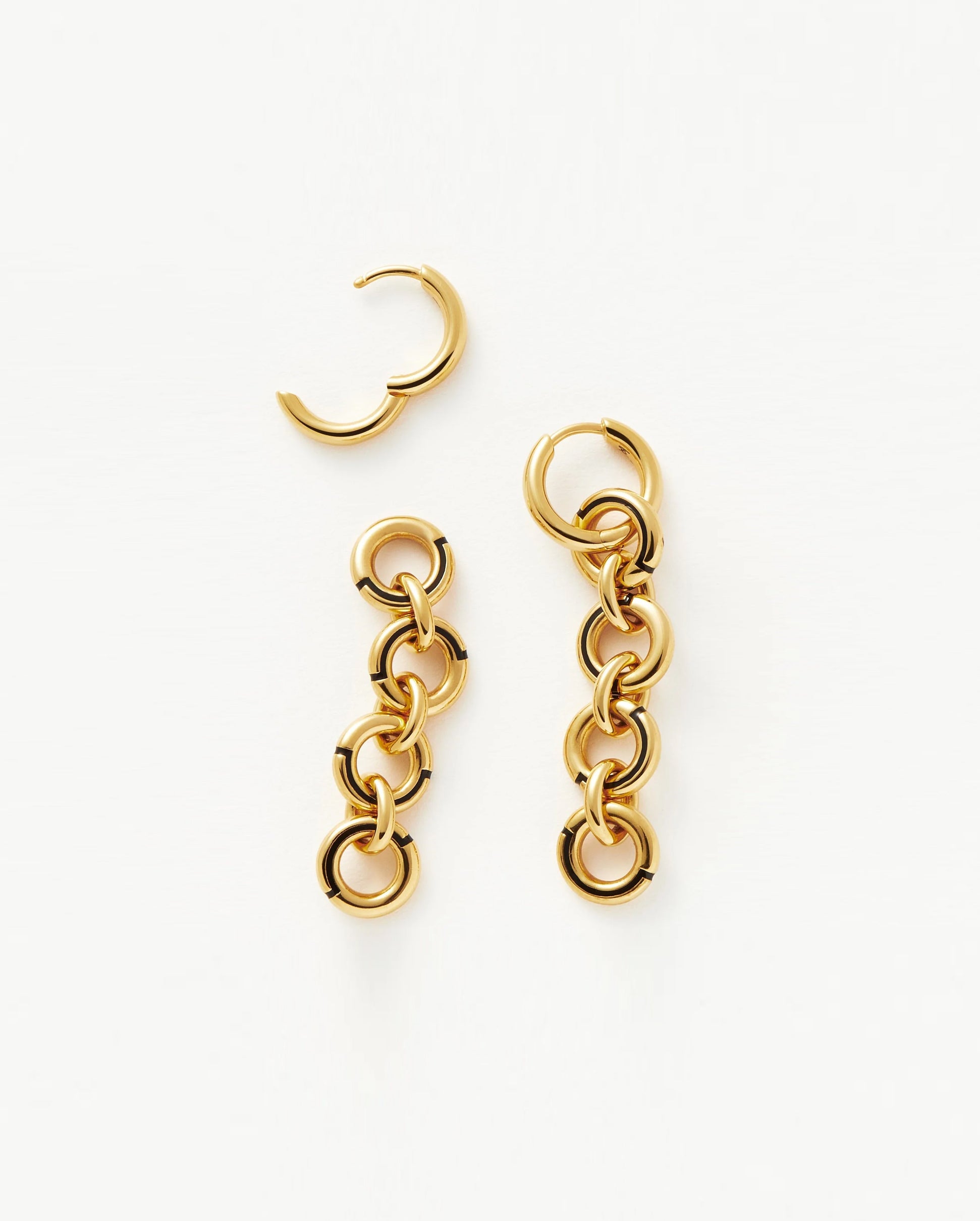 ENAMEL BYLINE LINK DROP HOOP EARRINGS / GOLD