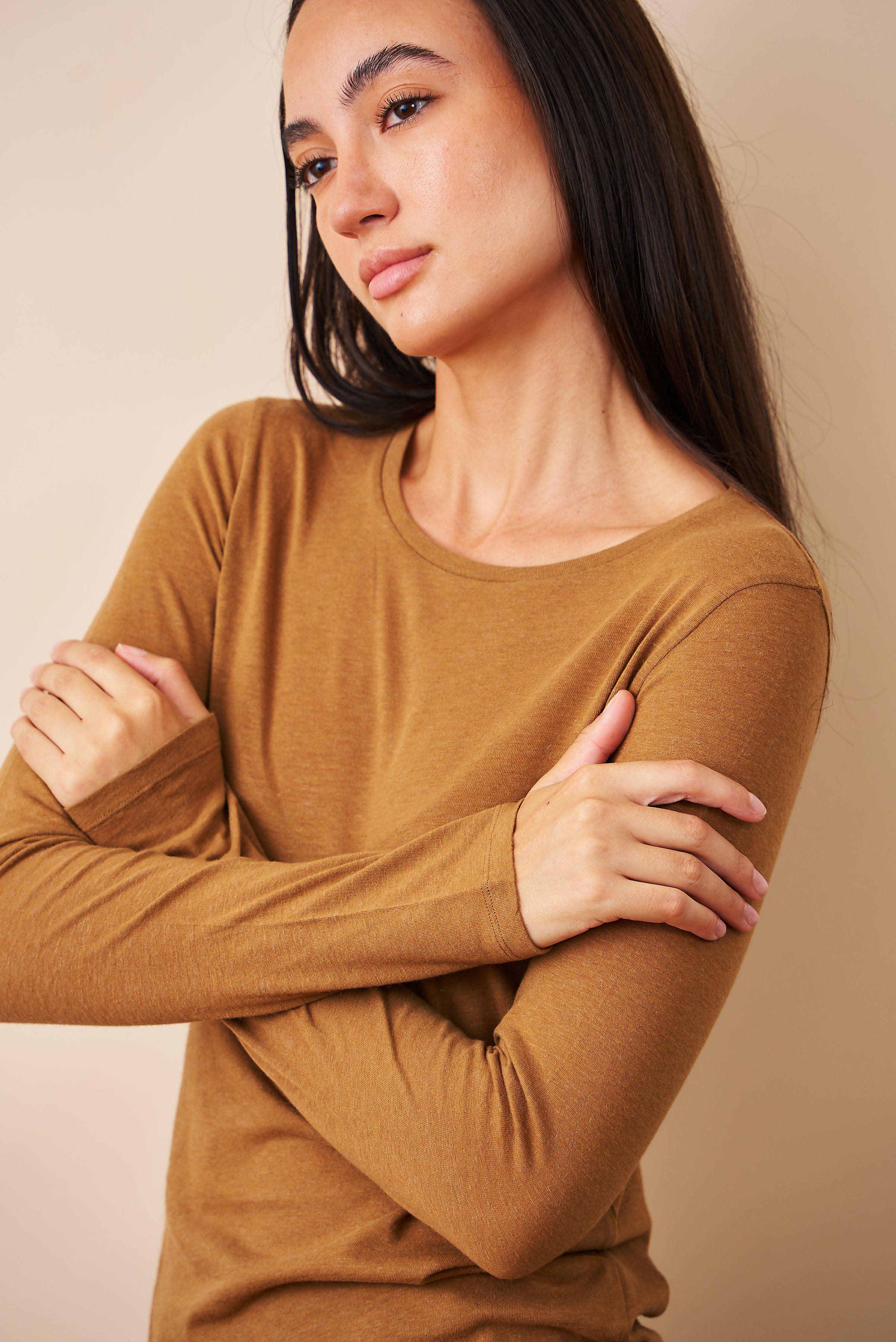 Majestic Cotton/Cashmere Long Sleeve Crewneck in Camel