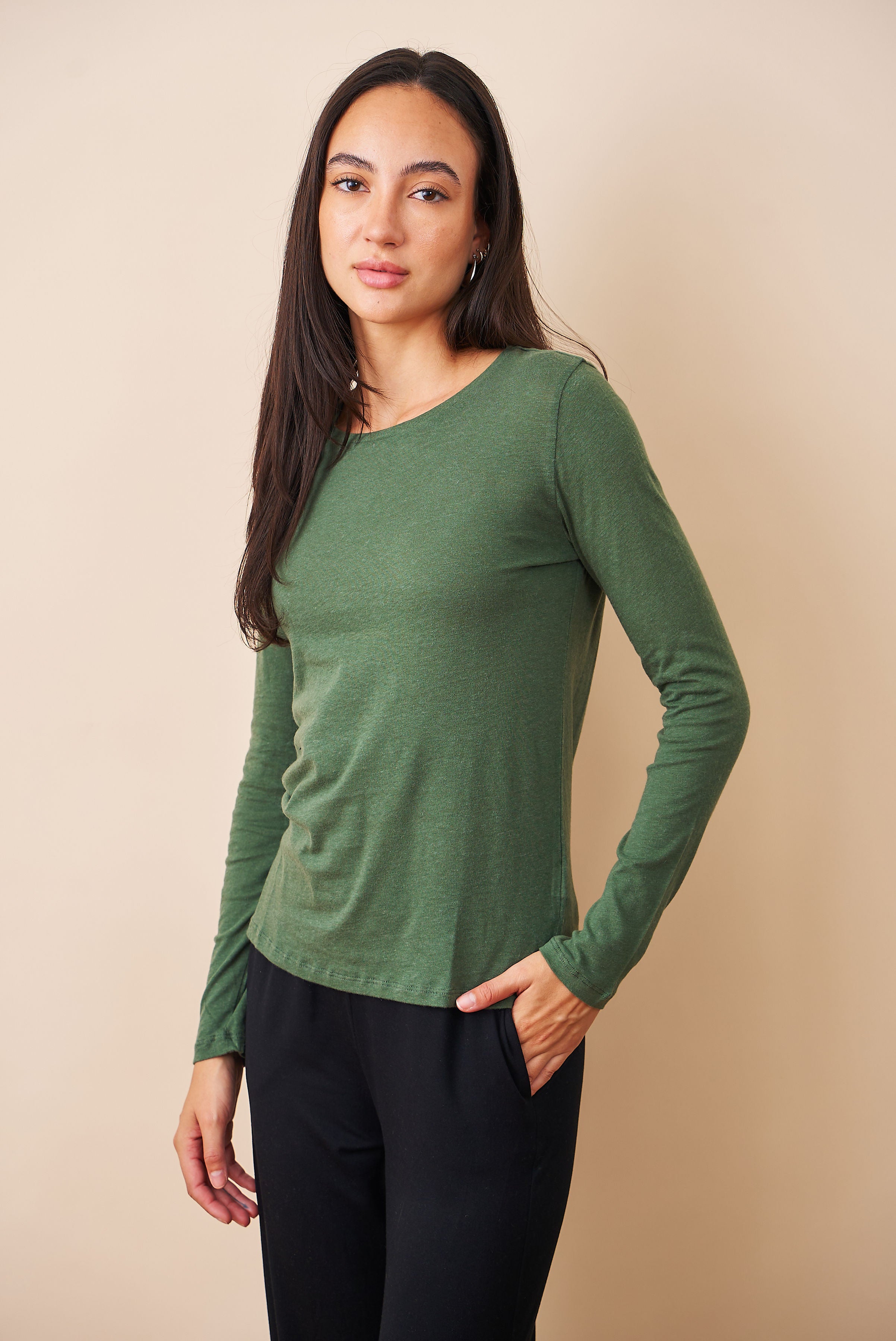 Majestic Cotton/Cashmere Long Sleeve Crewneck in Mousse