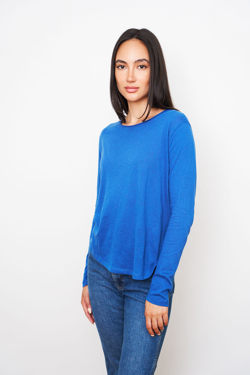 Majestic Cotton/Cashmere Relaxed Long Sleeve Crewneck in Royal Blue