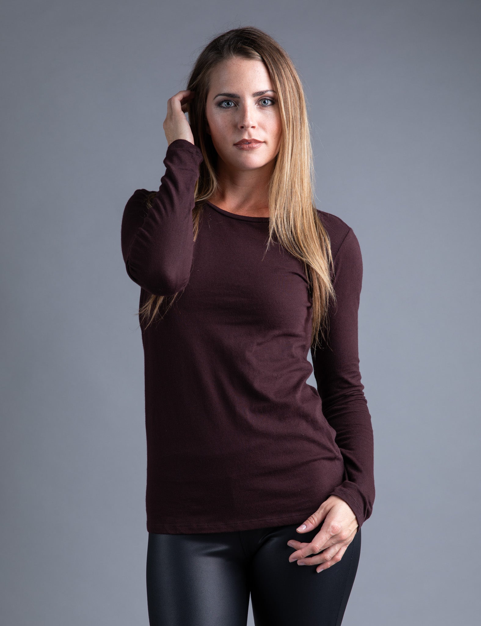 Majestic Long Sleeve Cotton/Cashmere Crewneck Tee in Aubergine