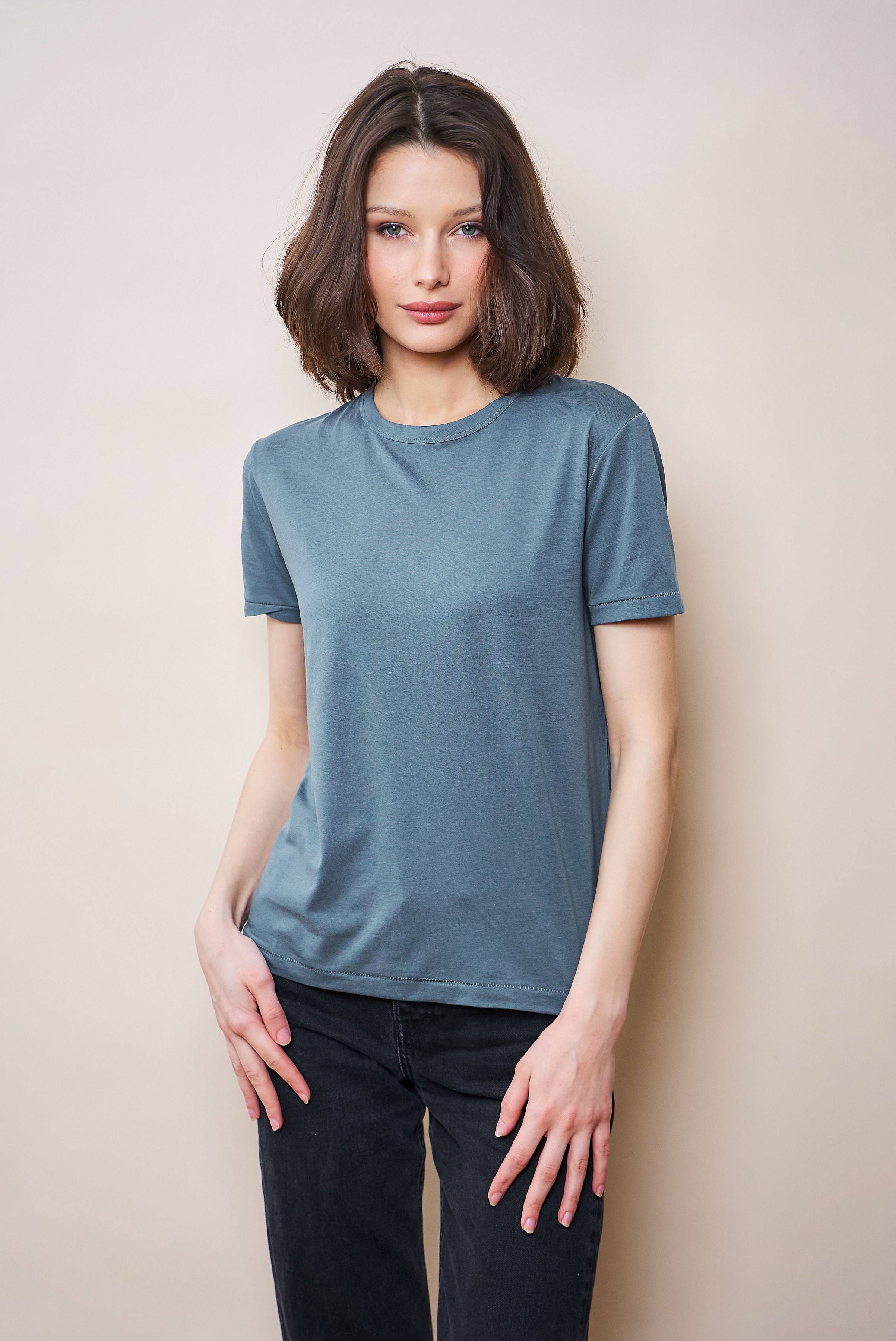 Majestic Lyocell Cotton Semi Relaxed Short Sleeve Crewneck in Gris Bleu