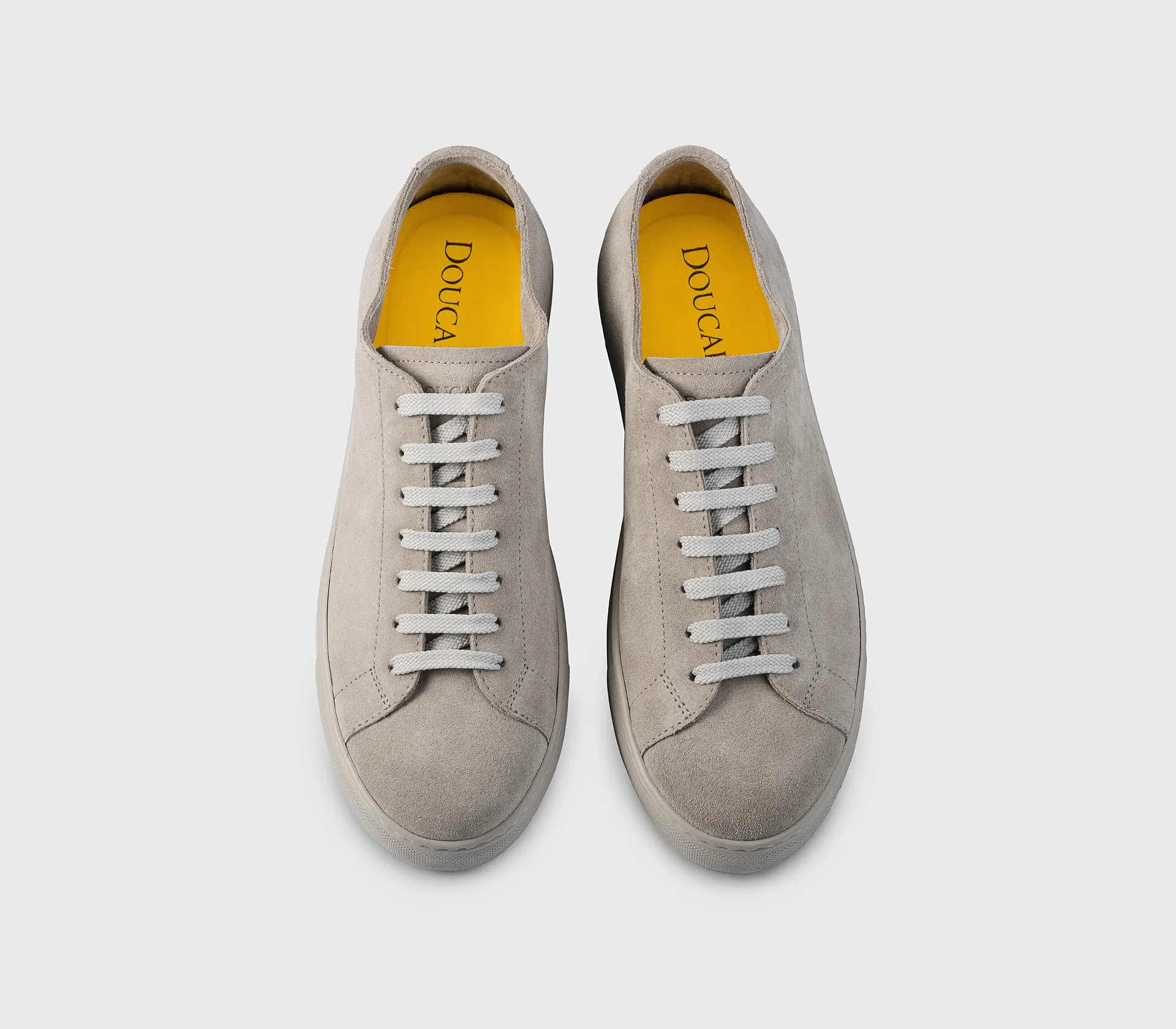 Sneaker in “pearl” grey suede