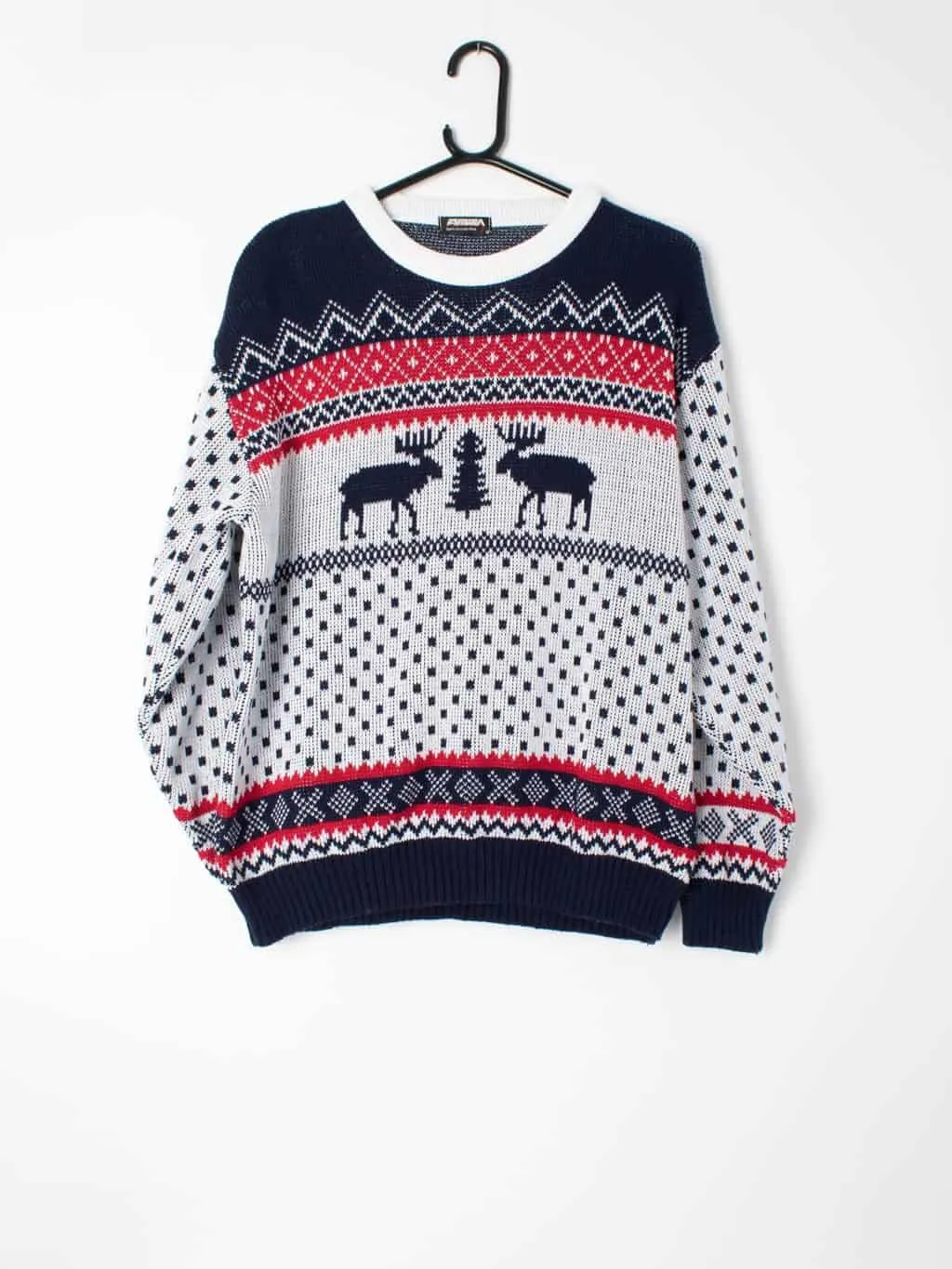 Unisex 1980s-style Christmas novelty jumper with abstract reindeer pattern – M / L